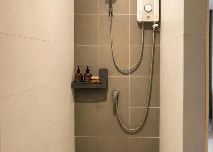 The Poolside Sanctuary Luxury 1br * 曼谷