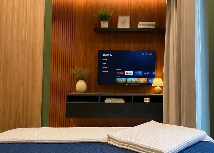 The Poolside Sanctuary Luxury 1br 公寓 曼谷