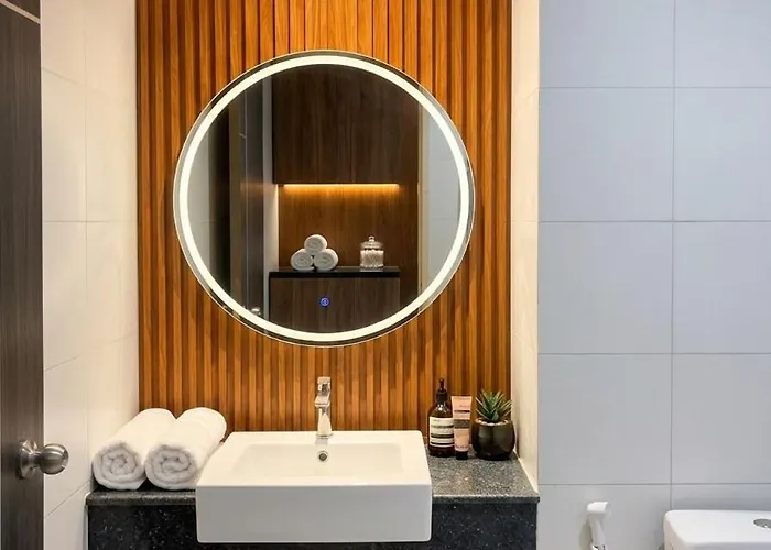 The Poolside Sanctuary Luxury 1br 公寓 曼谷